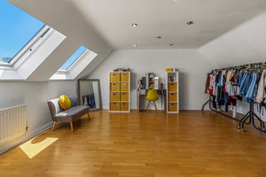 Top Floor bedroom- click for photo gallery